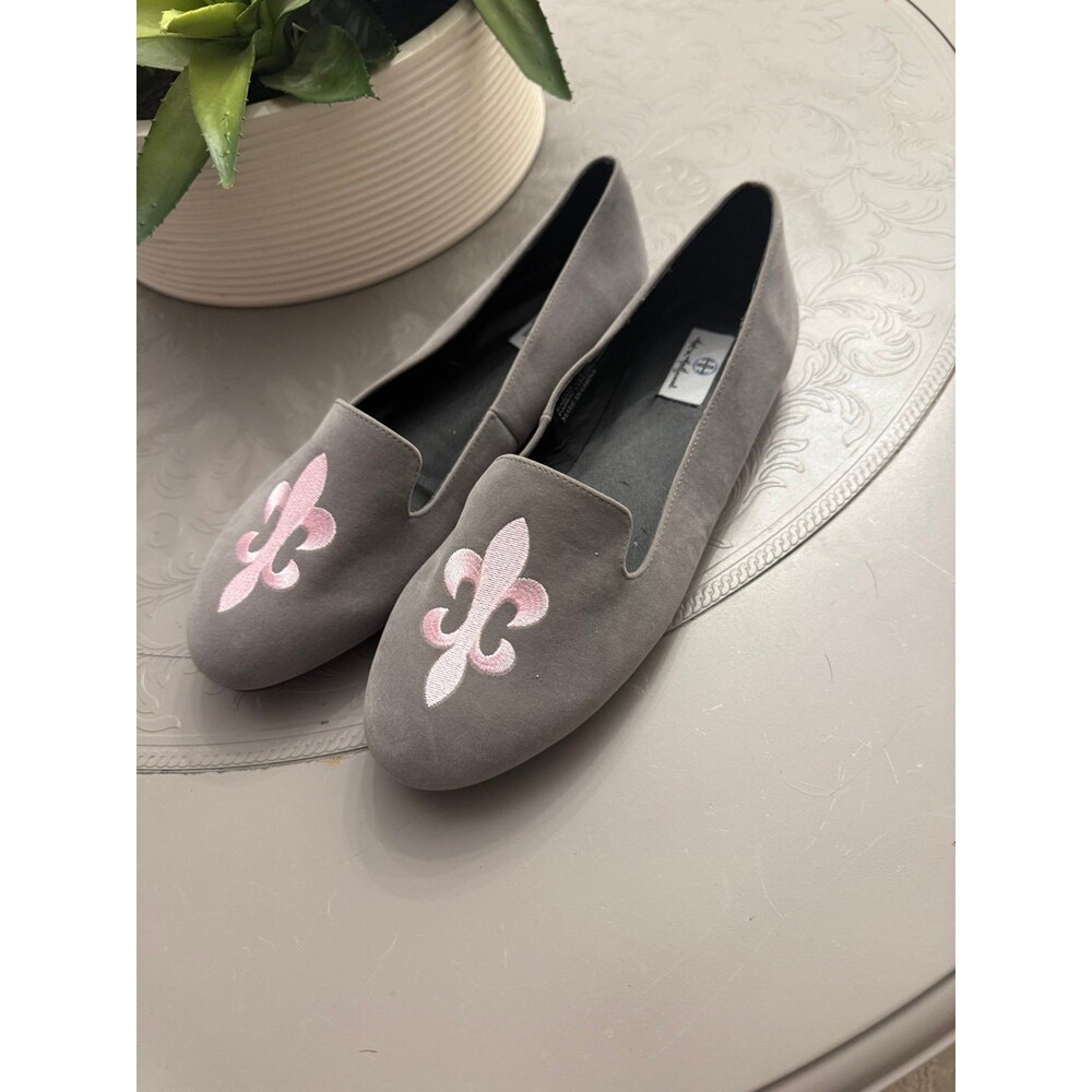 Hot in Hollywood Velvet Fleur-De-Lis Loafer 8.5 W